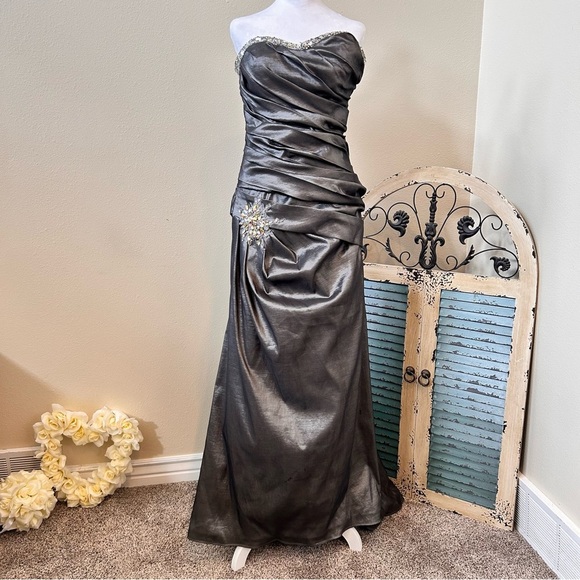 LUXE GIGI by La Femme NWOT $400 Strapless Evening Gown Jeweled size 16 - Picture 2 of 16